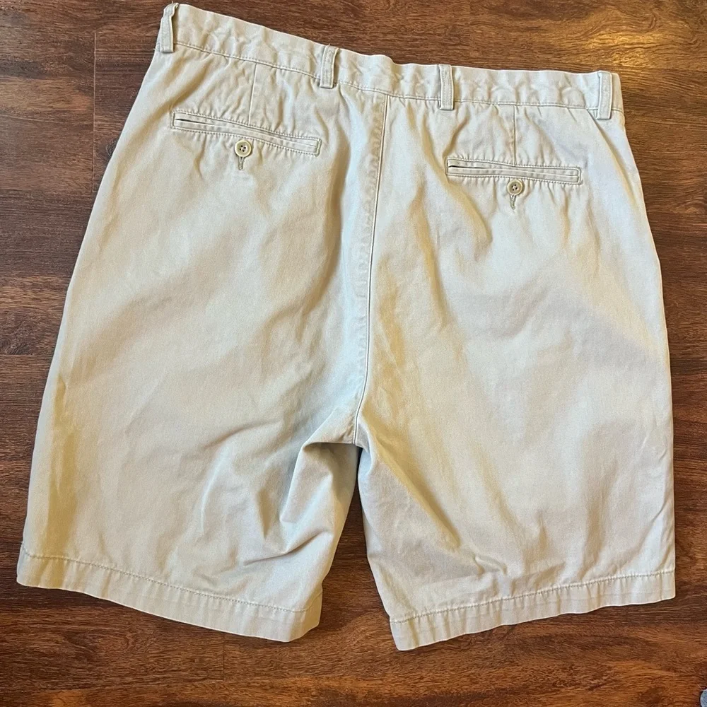 Men’s Roundtree & Yorke casuals khaki shorts Size 38 GUC Uniform Work - Picture 2 of 10